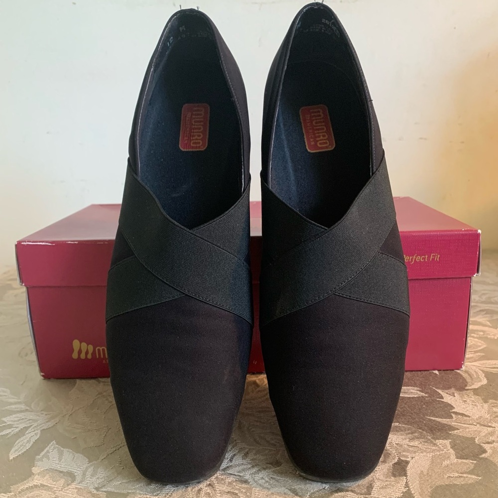 MUNRO Black Stretch Fabric w/ walking wedge and angled heel